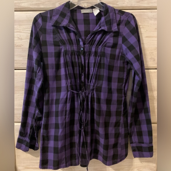 Delia’s Top that Cinches in the Middle; Small - Picture 2 of 3